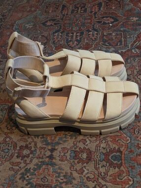 UGG Ashton Strappy Platform Sandals Size 9